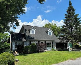 Downtown Brockville Home - Brockville - Bâtiment