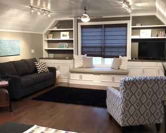 Beautiful Modern Loft In Wine Country! - Sainte Genevieve - Sala de estar