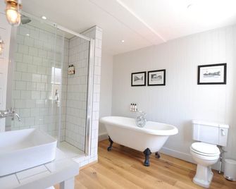 Bel and The Dragon-Kingsclere - Newbury - Banyo