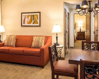 Cibola Vista Resort and Spa 1 Bedroom - Sun City West - Living room