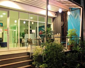 Ananas Central Phuket Hostel - Wichit