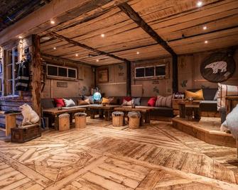 Basecamp Hotel - Longyearbyen - Lounge