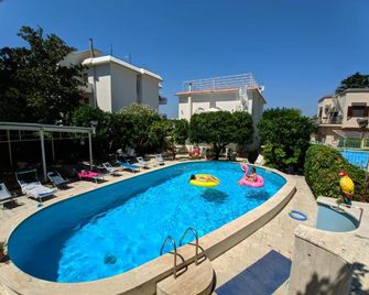 Yourhome - Villa Sorrento - Meta - Zwembad