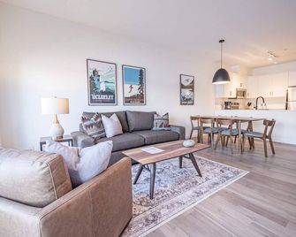 Signature Collection Two Bedroom King Suite + Soaker Tub On Patio - Ucluelet - Living room