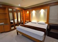 Crazy Homes Trichy/Luxurious&Spacious Rooms Stay - Tiruchirappalli - Bedroom