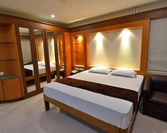 Crazy Homes Trichy/Luxurious&Spacious Rooms Stay - Tiruchirappalli - Bedroom