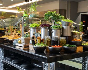 Radisson Hotel & Apartments Dammam Industry City - Dammam - Buffet