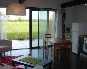 Ideal for 2 families who want to vacation together - Saint-Androny - Comedor