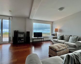 Stylish Host San Vicente de la Barquera, villa with sea views - La Revilla - Wohnzimmer