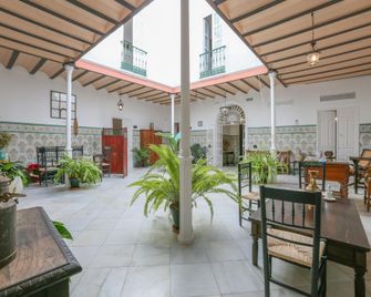 Posada De La Casa Del Pintor Hab. Cadiz - Hotel - Carmona - Lobby