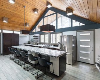 Waterfront Home with Pontoon, Movie & Game Room-Perfect for Families & Getaways! - Park Rapids - Kitchen