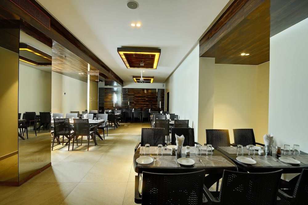 Hotel Apaar with Sea Face Garden Restaurant - Diu - Restaurant