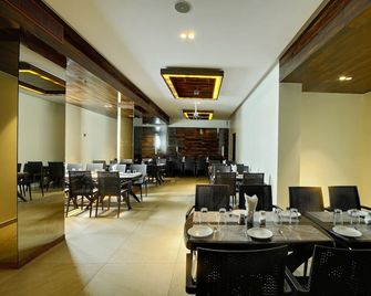 Hotel Apaar with Sea Face Garden Restaurant - Diu - Restaurant