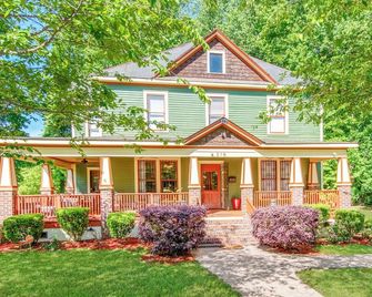 Historic Abernathy House - Spacious Charlotte Retreat for 16 - Charlotte - Gebäude