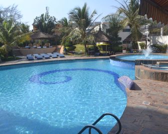 Radisson Blu Hotel, Bamako - באמאקו - בריכה