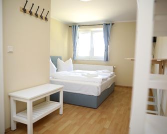 Pension Elfmeter - Kleinzerlang - Edificio