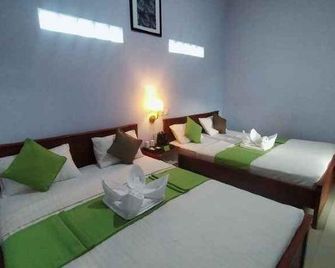 Hotel Adis Syariah - Jatibarang - Habitación