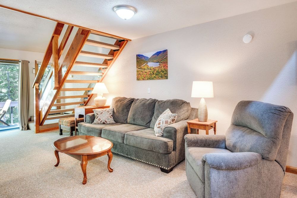 'M & M Mountain Retreat' in North Conway! - North Conway - Living room