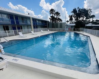 Rodeway Inn Silver Springs - Ocala East - Silver Springs - Басейн