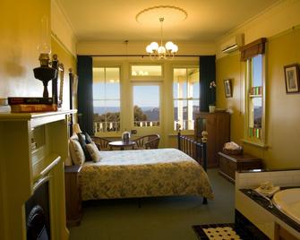 Moments Mountain Retreat - Wentworth Falls - Bedroom