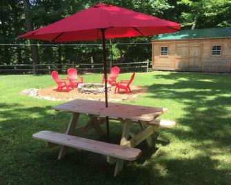 Relaxing Cottage Nestled on Lake Freeman with Private Beachfront & Pool - Monticello - Patio
