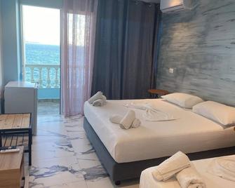Kalemi's Beachside Hotel - סאראנדה - חדר שינה