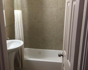Economy Motel - Fort Walton Beach - Bathroom