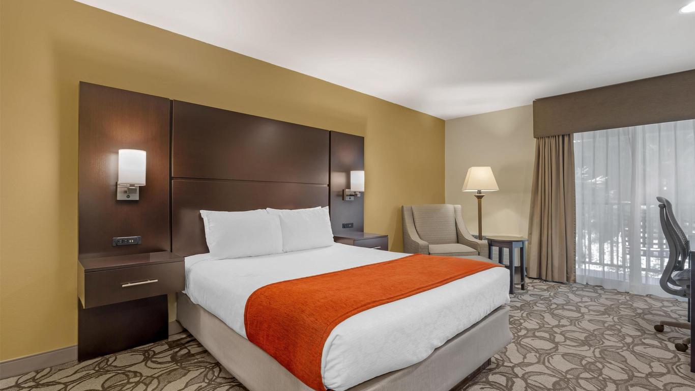 Best Western Plus Plaza by the Green