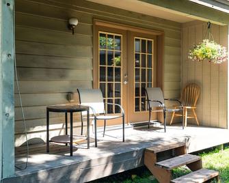 Moose Meadows- Near the airport, centrally located - Anchorage - Patio