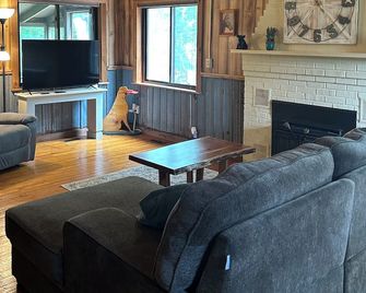 Cowan Lake Hideaway - Wilmington - Wohnzimmer