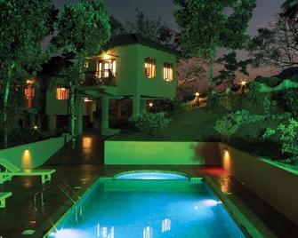 Rippon Mount Resorts - Kalpetta - Piscina