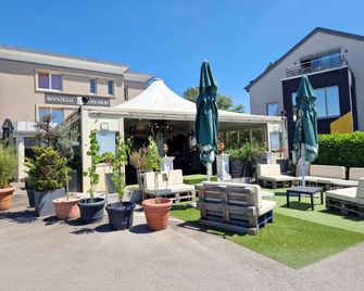 Bivius Hotel Restaurant Luxembourg - Strassen - Patio