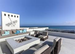 Magnificent Beachfront Villa, Pool, Spa, & Rooftop Deck! - La Ribera - Balcony