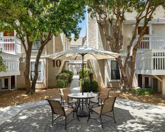 Residence Inn by Marriott Palo Alto Mountain View - Mountain View - Patio