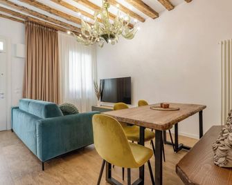 Mistro House by Sleep in Murano - البندقية - غرفة طعام