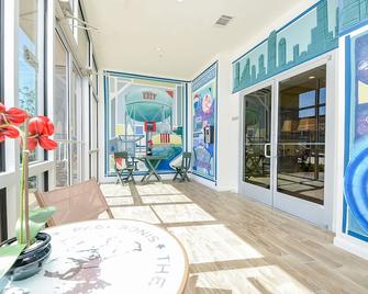 3P| Chic & Stylish Condo Unit| Lifestyle Center Living - Katy - Living room