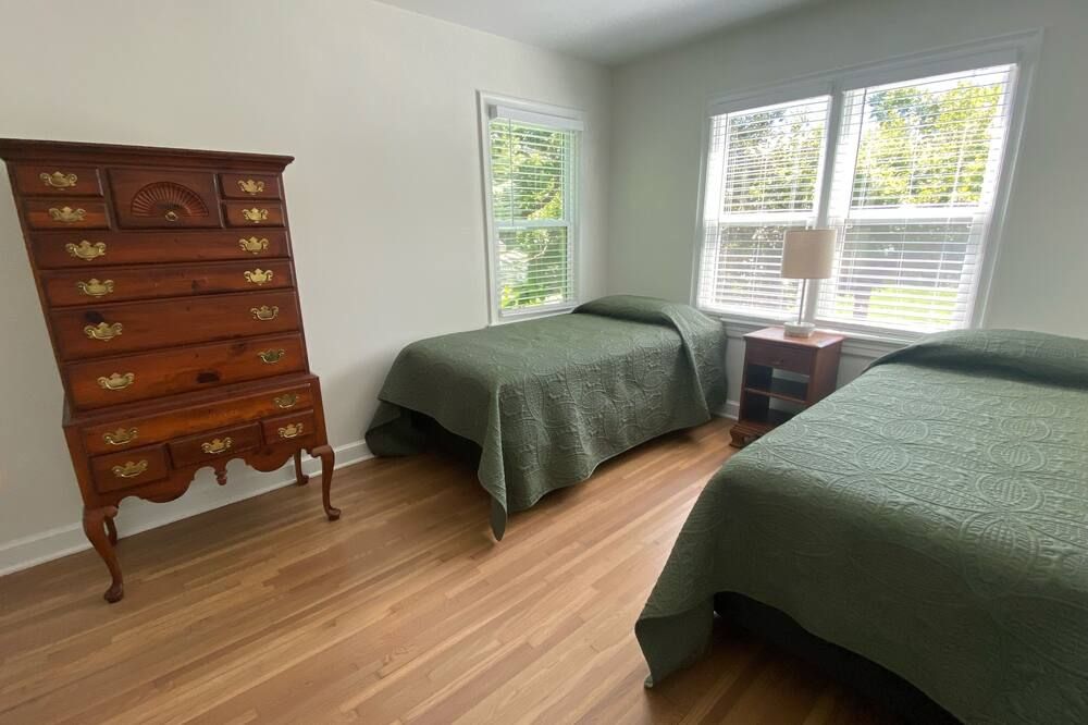 Bedroom view of Near Downtown-Hpu-High Point Regional