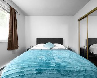 Peaks of Alaska - Minimalist Home & Art Gallery - Anchorage - Chambre
