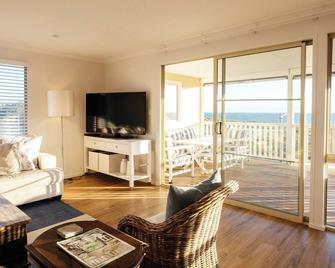 A Little Luxe & Big Views! 300 Meters To Beach! sleeps Max 8; Pet Friendly - Guilderton - Living room