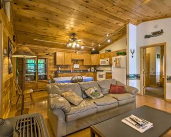 Nantahala Cabins - Bryson City - Living room