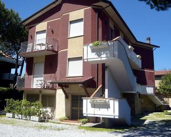 Casa Maria Casa Vacanze - Massa - Bâtiment