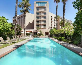 Embassy Suites by Hilton Brea North Orange County - Brea - Piscina