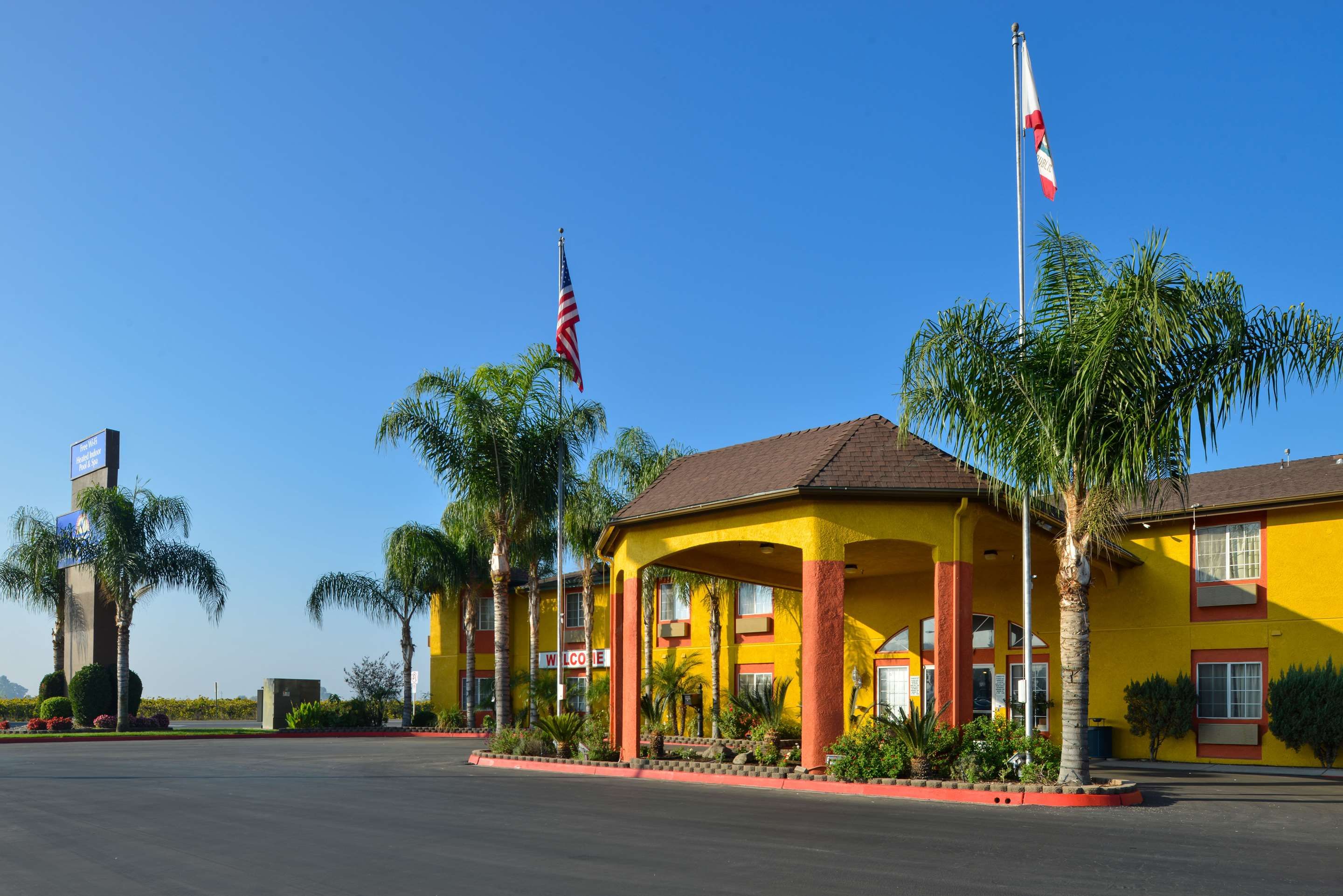 Americas Best Value Inn & Suites Madera - Madera - Edificio