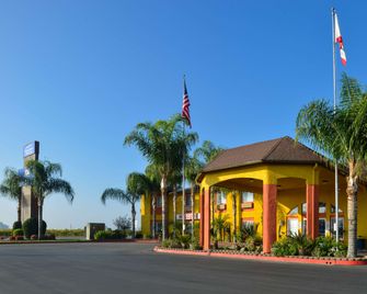 Americas Best Value Inn & Suites Madera - Madera - Edificio