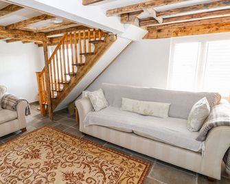 Duck Pond Cottage - Spalding - Living room