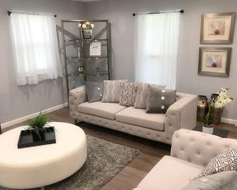 Liberty House - Liberty Township - Living room