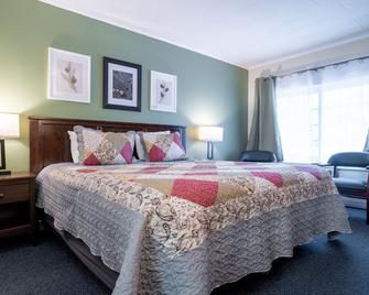 Acadia Pines Motel - Salsbury Cove - Bedroom