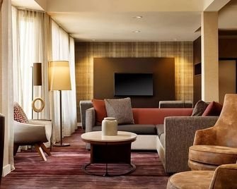 Breath of Fresh Air! Pet-Friendly w/ Pool Near Big Air Trampoline Park - Laguna Hills - Lounge