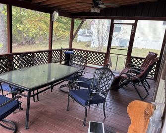 Lake Cumberland Retreat #1 near Somerset, Boat Ramps and Pet Friendly. - Somerset - Balkon