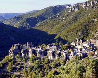 Stunning Valley Views from our 3 Gîte bordering the Cévennes and Grands Causses - Nant - Extérieur